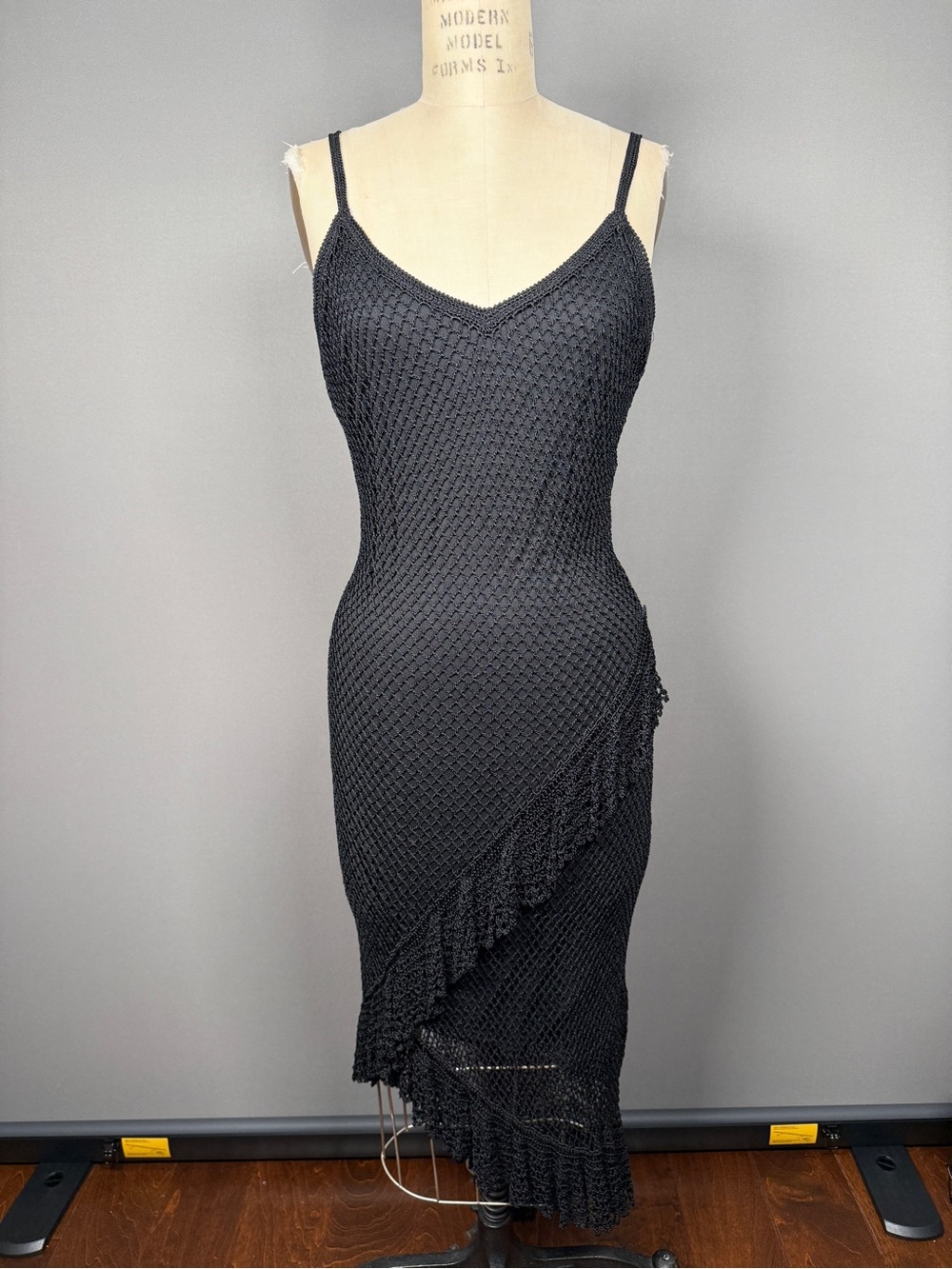 Cache asymmetrical black dress
